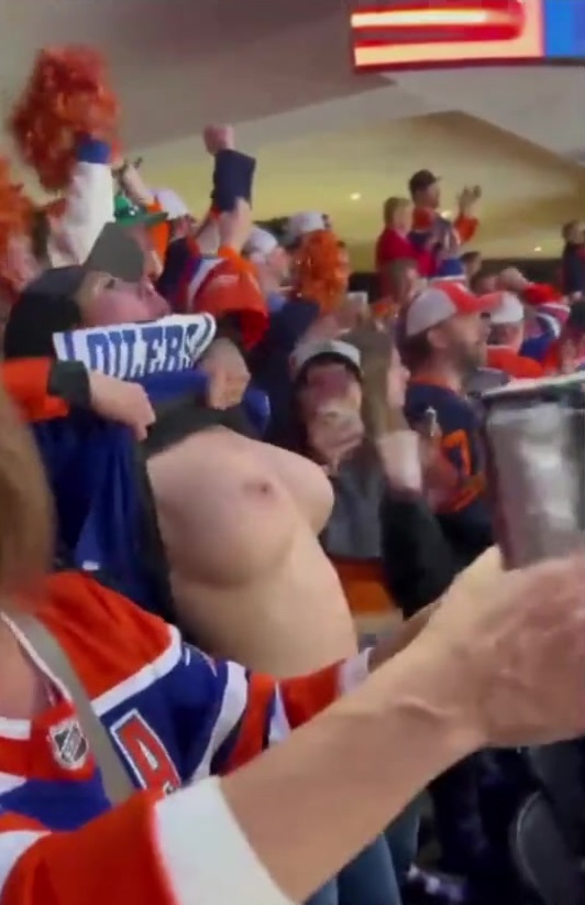 Kait Flynn / Kaitflynnofficial Viral Video Shows Her Huge Tits